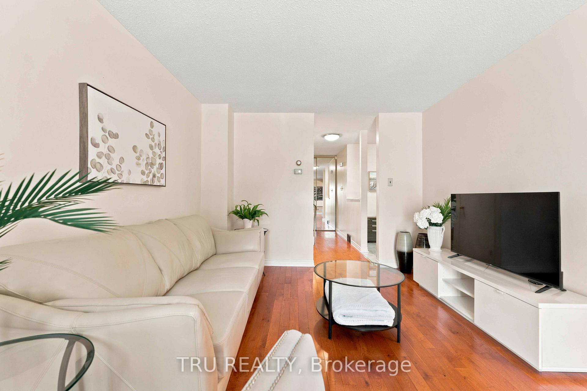 Photo 8 of 2154 Orient Park Drive, Ottawa, Blackburn Hamlet (South) — HOMEH