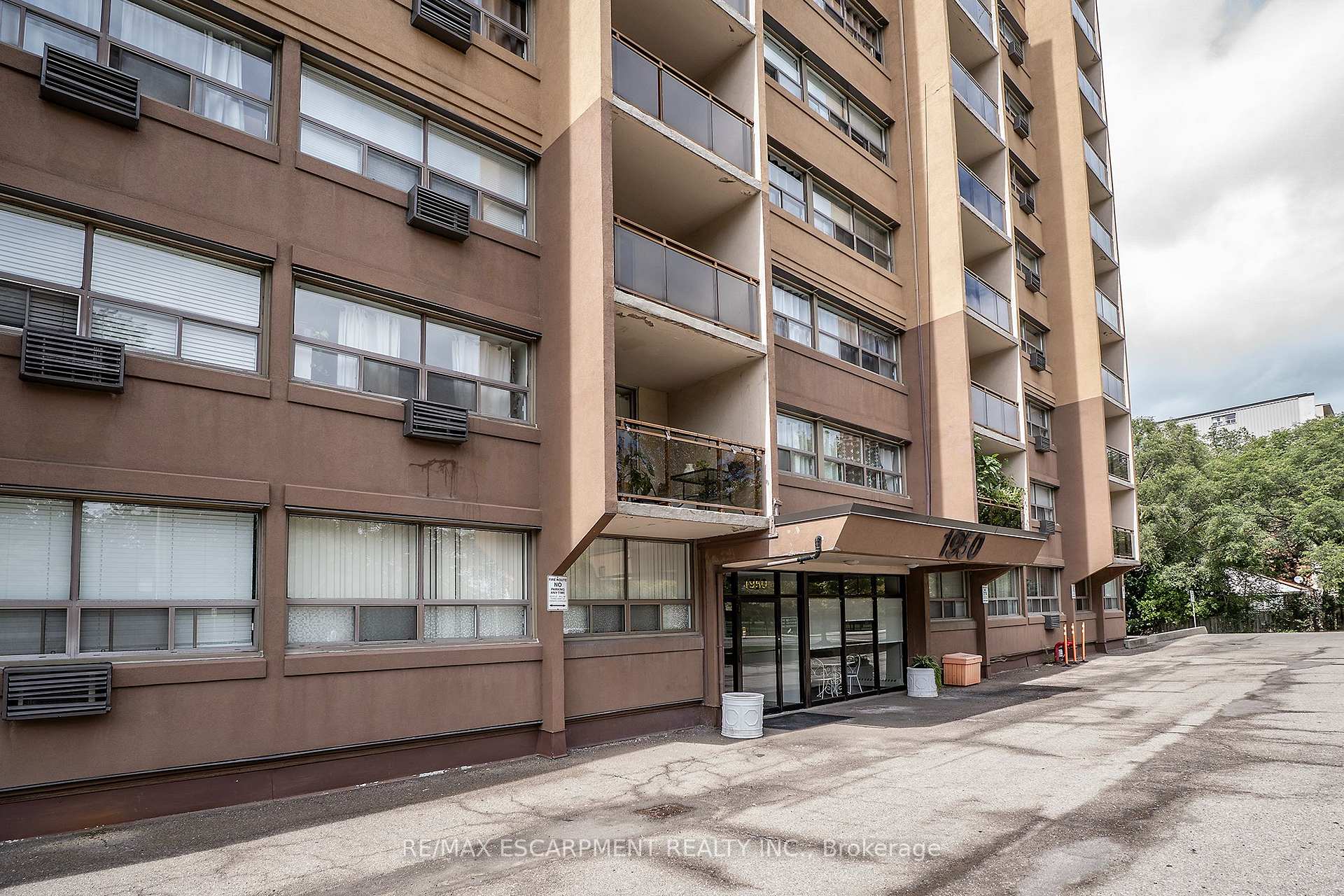 Photo 2 of Unit 307, 1950 Main Street W, Hamilton, Ainslie Wood — HOMEH