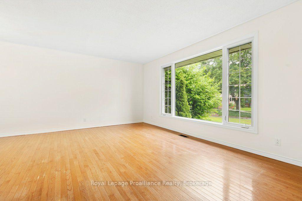 Photo 18 of 8 Panter Circle, Belleville, Belleville Ward — HOMEH