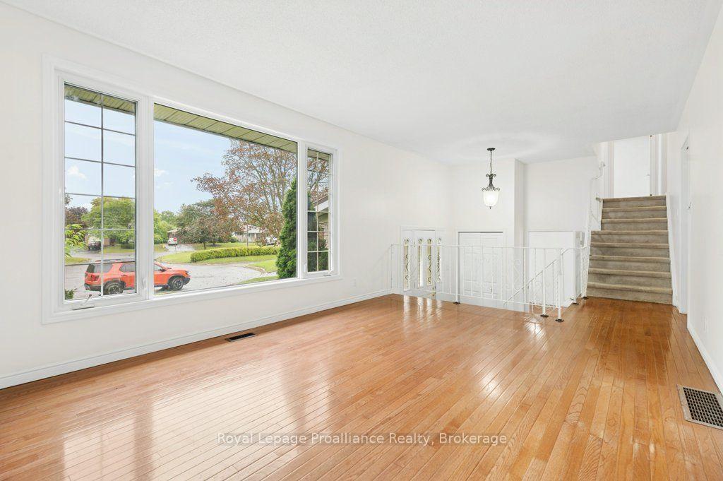 Photo 19 of 8 Panter Circle, Belleville, Belleville Ward — HOMEH