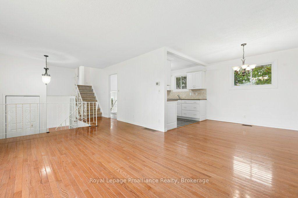 Photo 14 of 8 Panter Circle, Belleville, Belleville Ward — HOMEH