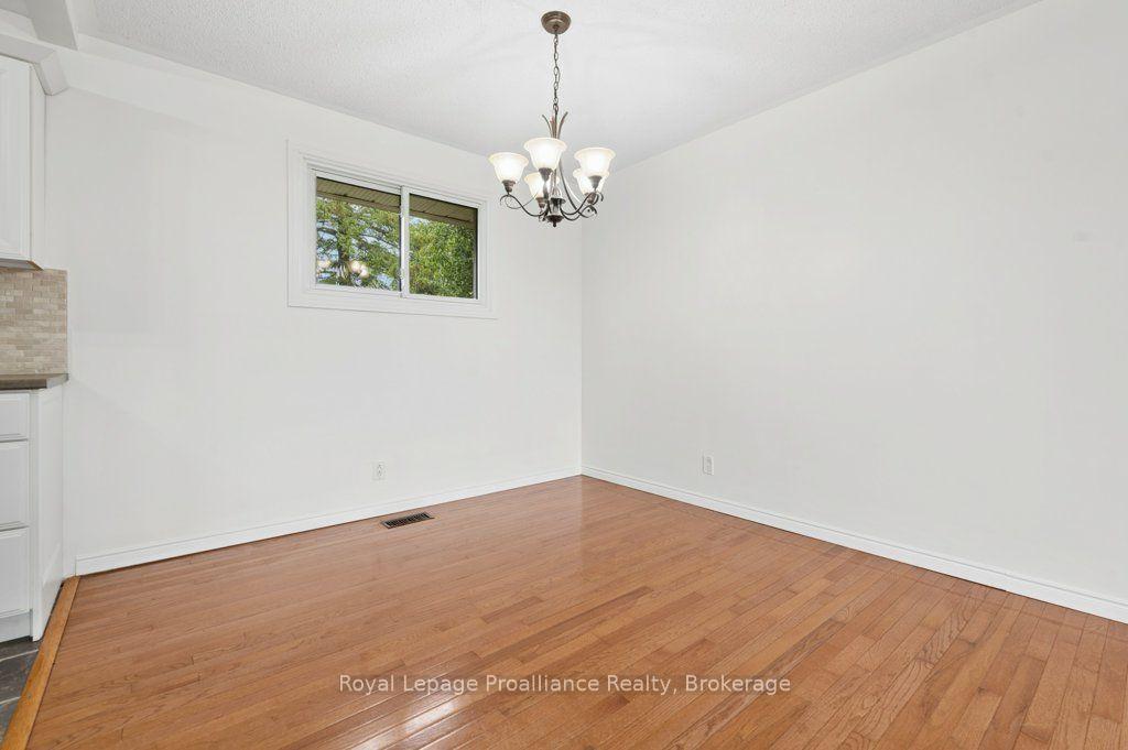 Photo 15 of 8 Panter Circle, Belleville, Belleville Ward — HOMEH