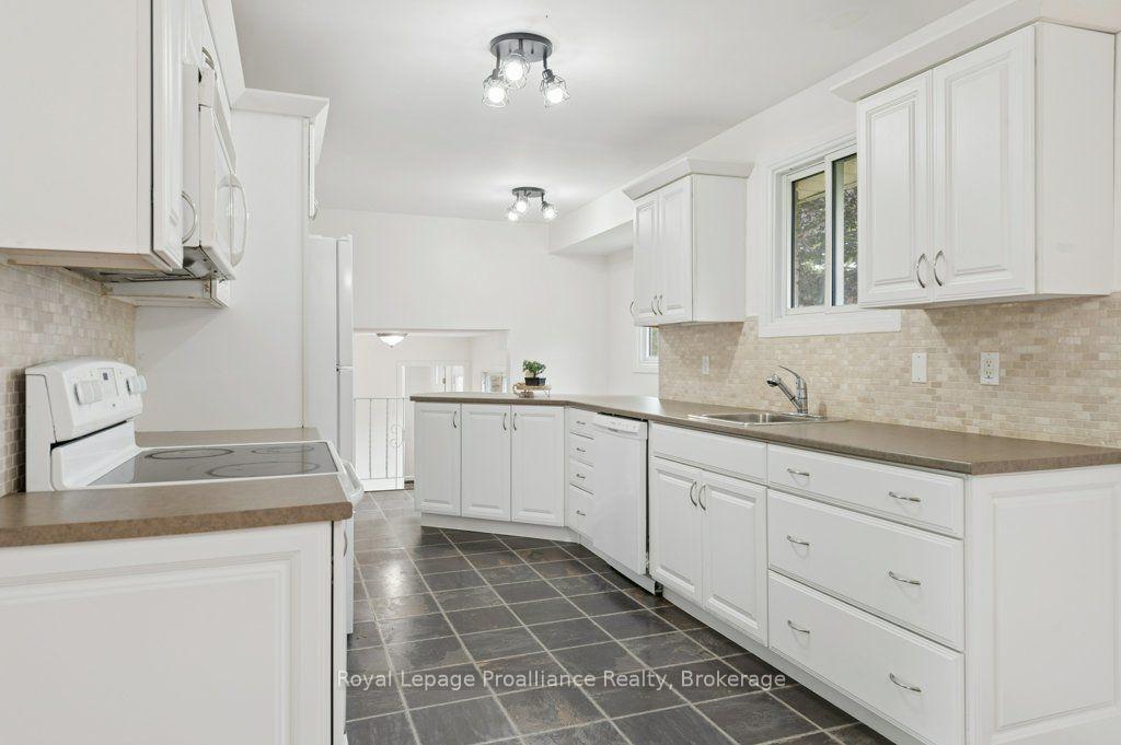 Photo 9 of 8 Panter Circle, Belleville, Belleville Ward — HOMEH