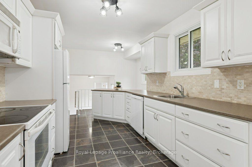Photo 20 of 8 Panter Circle, Belleville, Belleville Ward — HOMEH