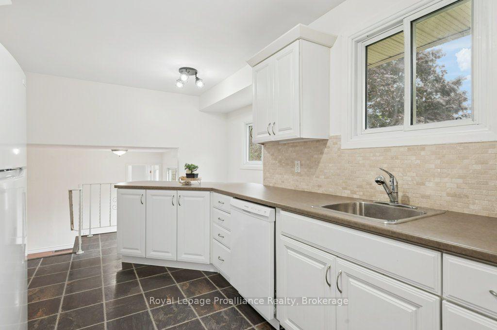 Photo 11 of 8 Panter Circle, Belleville, Belleville Ward — HOMEH