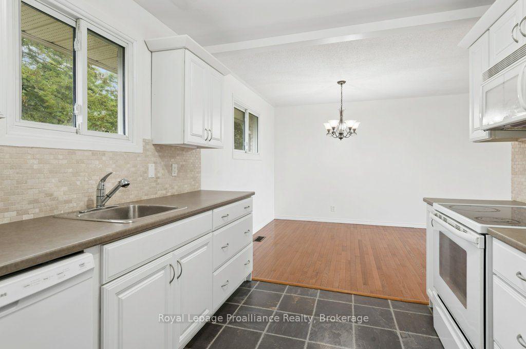 Photo 12 of 8 Panter Circle, Belleville, Belleville Ward — HOMEH