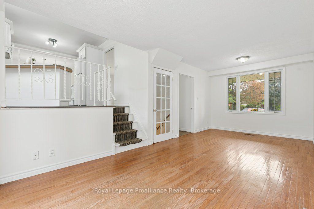 Photo 24 of 8 Panter Circle, Belleville, Belleville Ward — HOMEH