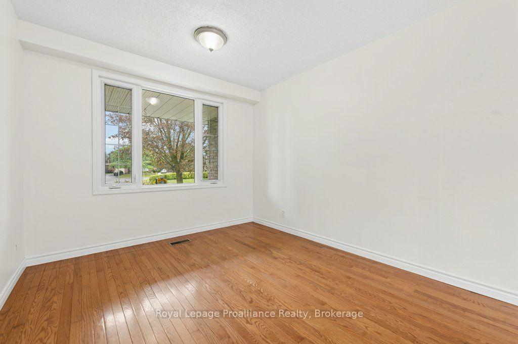 Photo 26 of 8 Panter Circle, Belleville, Belleville Ward — HOMEH