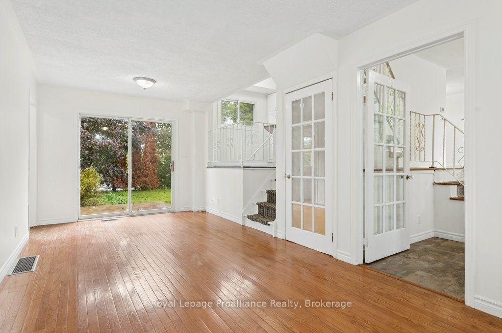 Photo 22 of 8 Panter Circle, Belleville, Belleville Ward — HOMEH