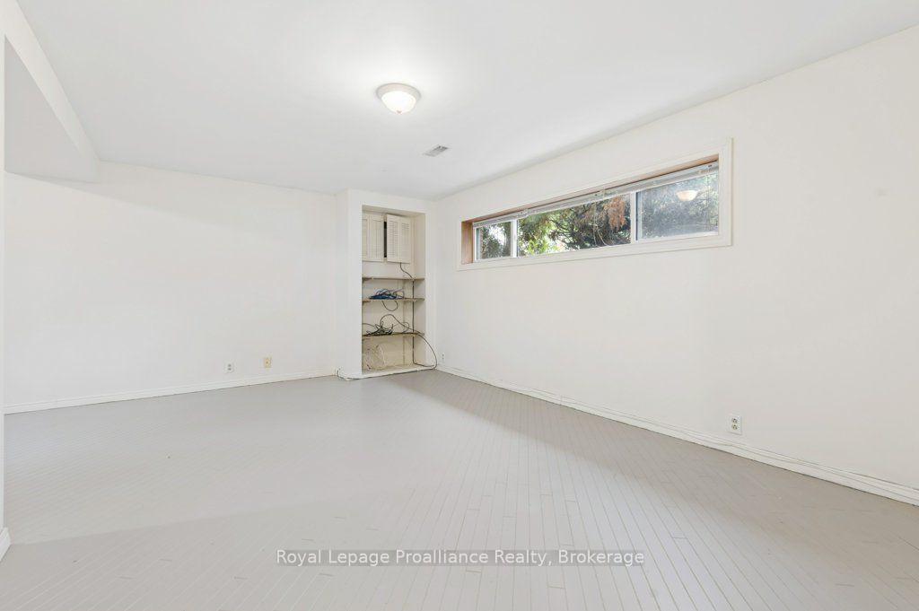Photo 32 of 8 Panter Circle, Belleville, Belleville Ward — HOMEH