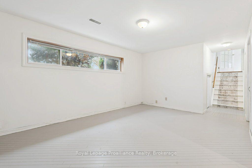 Photo 33 of 8 Panter Circle, Belleville, Belleville Ward — HOMEH