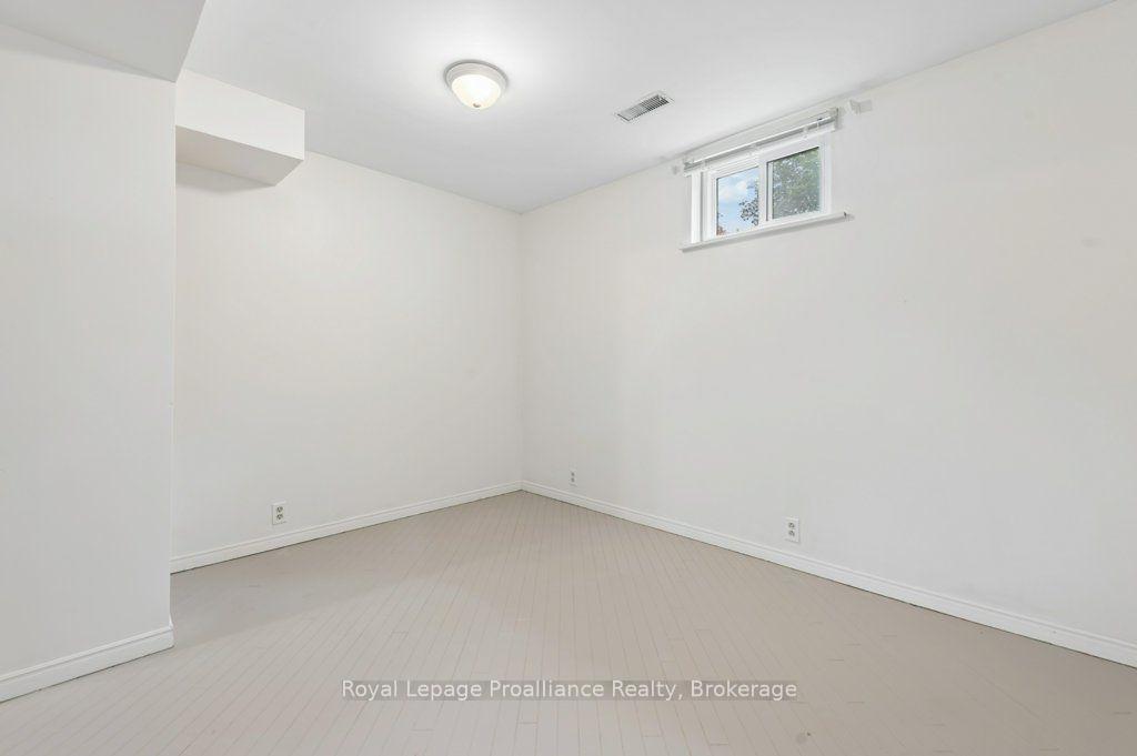Photo 35 of 8 Panter Circle, Belleville, Belleville Ward — HOMEH