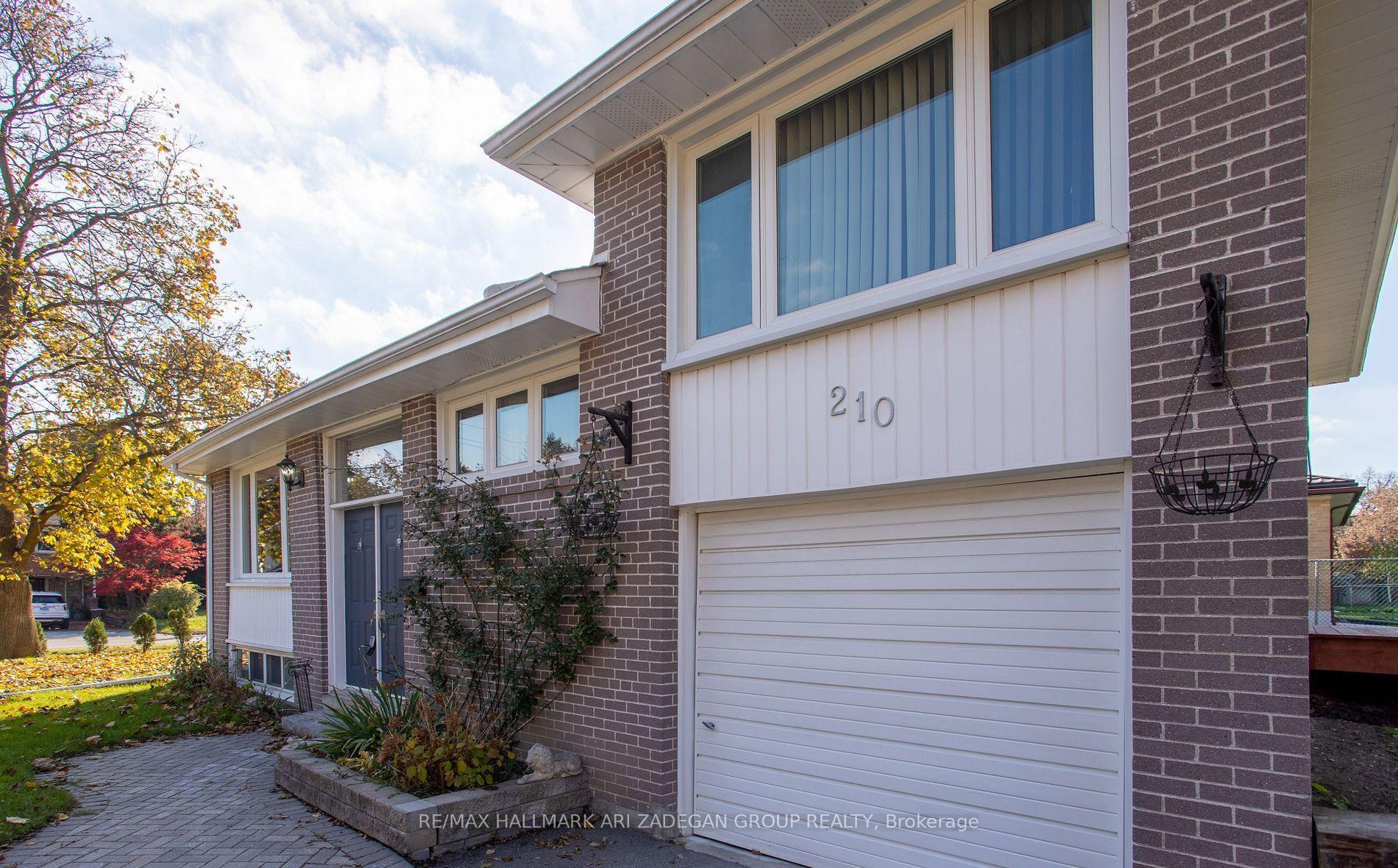 Photo 3 of 210 Harrygan Crescent, Richmond Hill, Mill Pond — HOMEH