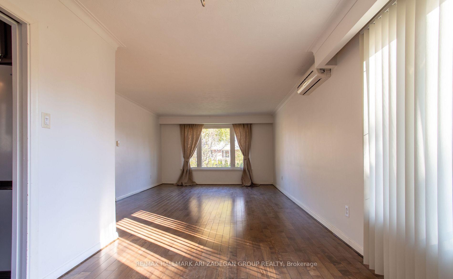 Photo 4 of 210 Harrygan Crescent, Richmond Hill, Mill Pond — HOMEH