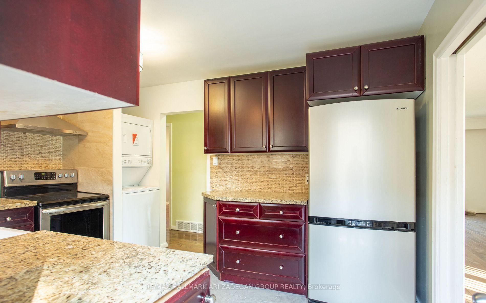 Photo 7 of 210 Harrygan Crescent, Richmond Hill, Mill Pond — HOMEH