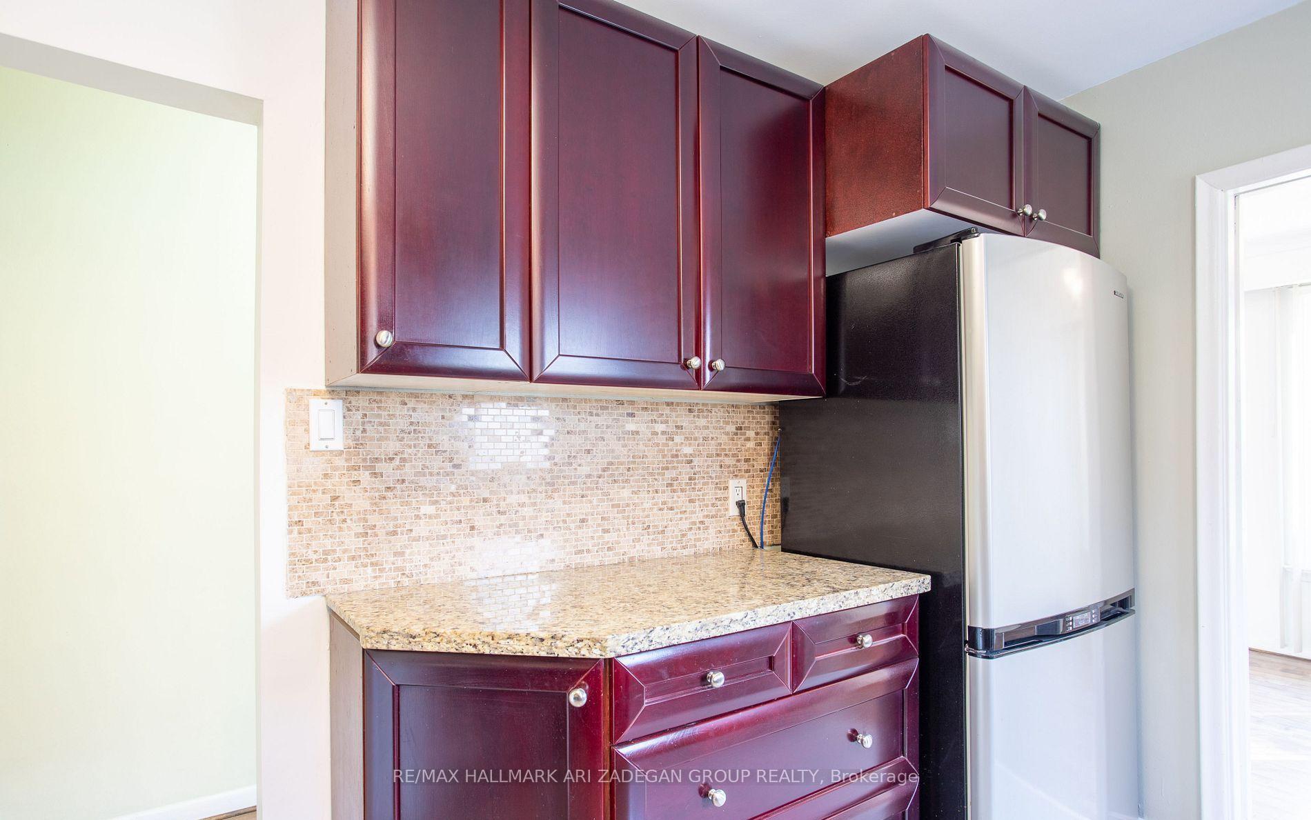 Photo 8 of 210 Harrygan Crescent, Richmond Hill, Mill Pond — HOMEH