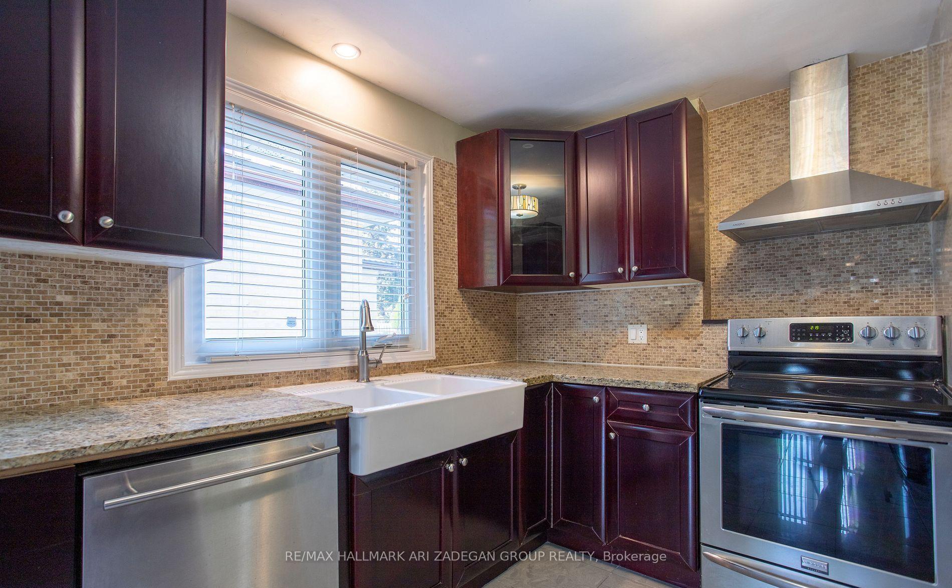 Photo 9 of 210 Harrygan Crescent, Richmond Hill, Mill Pond — HOMEH