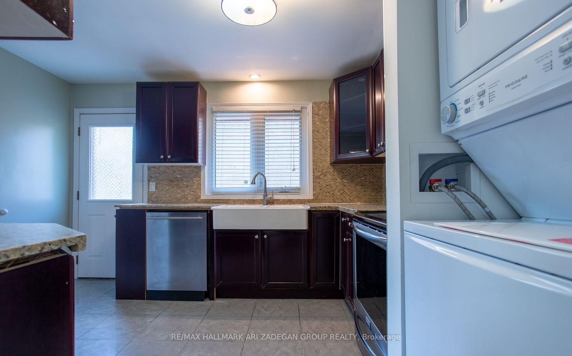 Photo 10 of 210 Harrygan Crescent, Richmond Hill, Mill Pond — HOMEH
