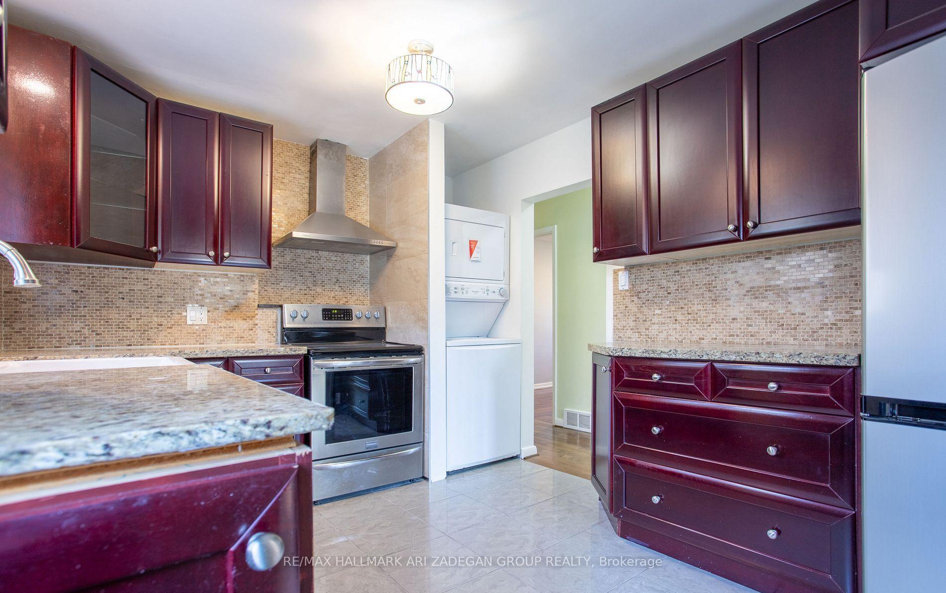 Photo 11 of 210 Harrygan Crescent, Richmond Hill, Mill Pond — HOMEH