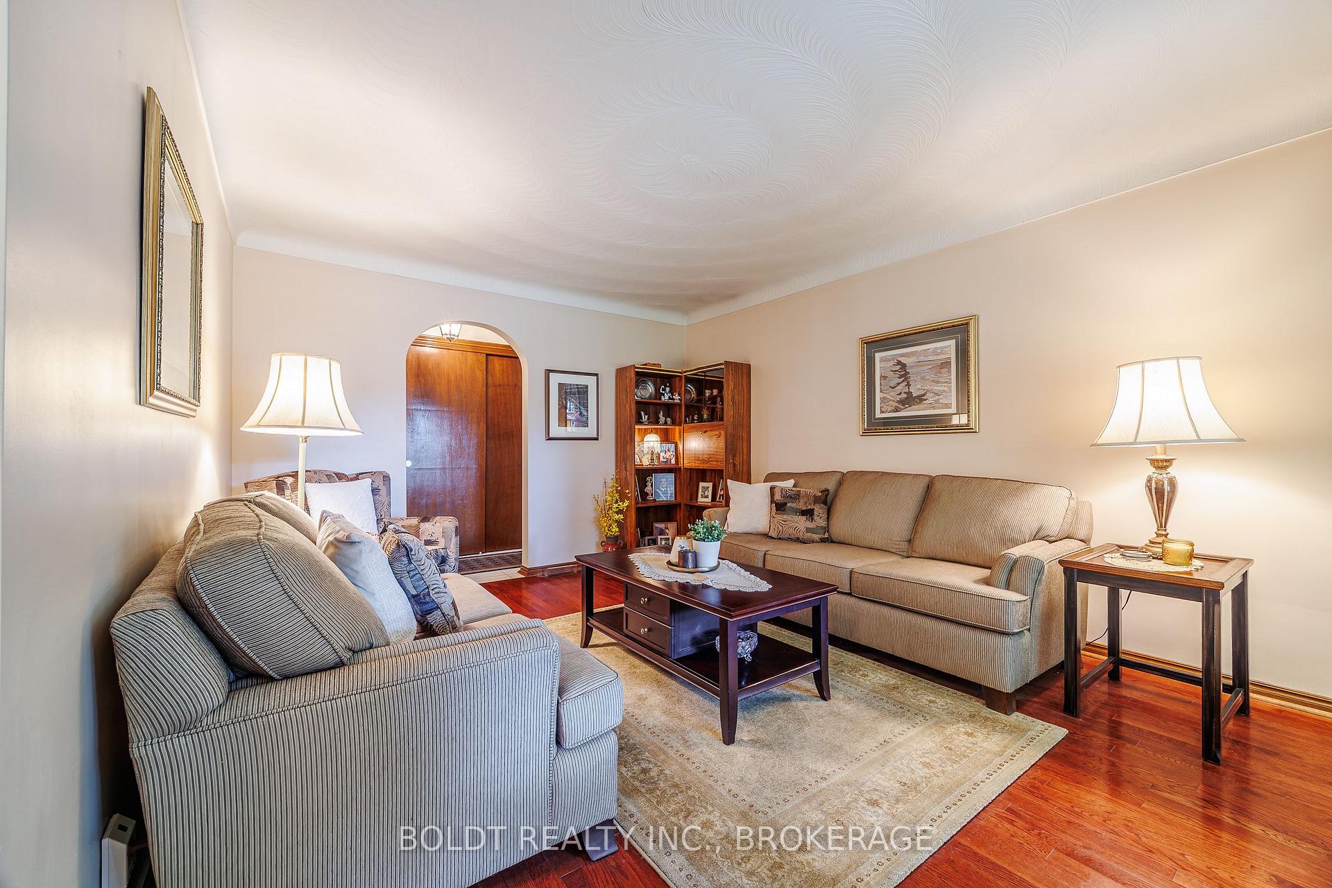 Photo 6 of 17 Chatham Road, St. Catharines, Carlton/Bunting — HOMEH