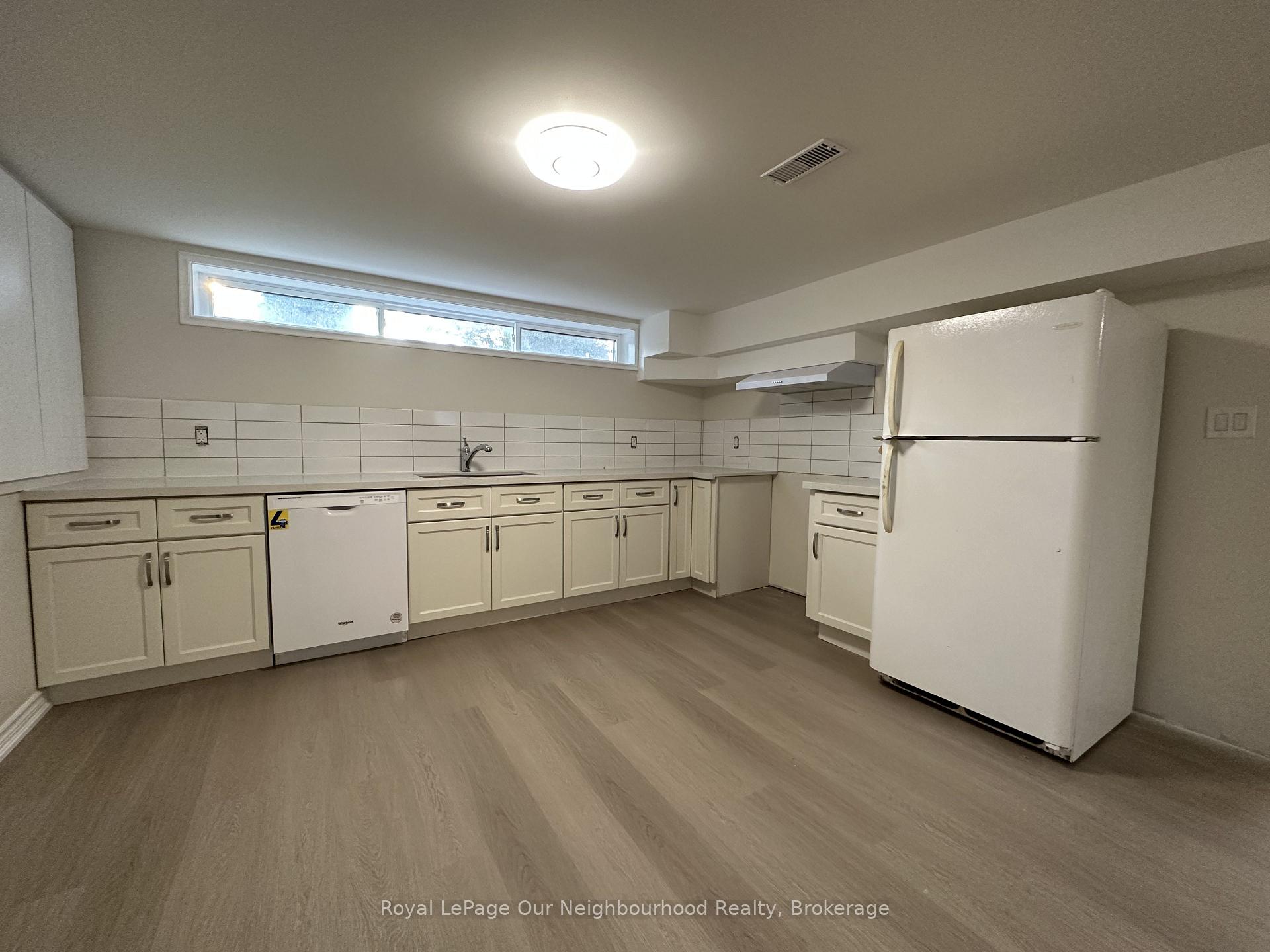 Photo 1 of Unit Bsmt, 122 Sanderling Crescent, Kawartha Lakes, Lindsay — HOMEH