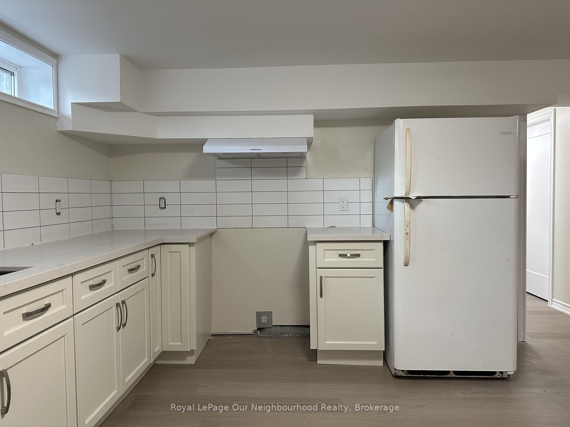 Photo 3 of Unit Bsmt, 122 Sanderling Crescent, Kawartha Lakes, Lindsay — HOMEH