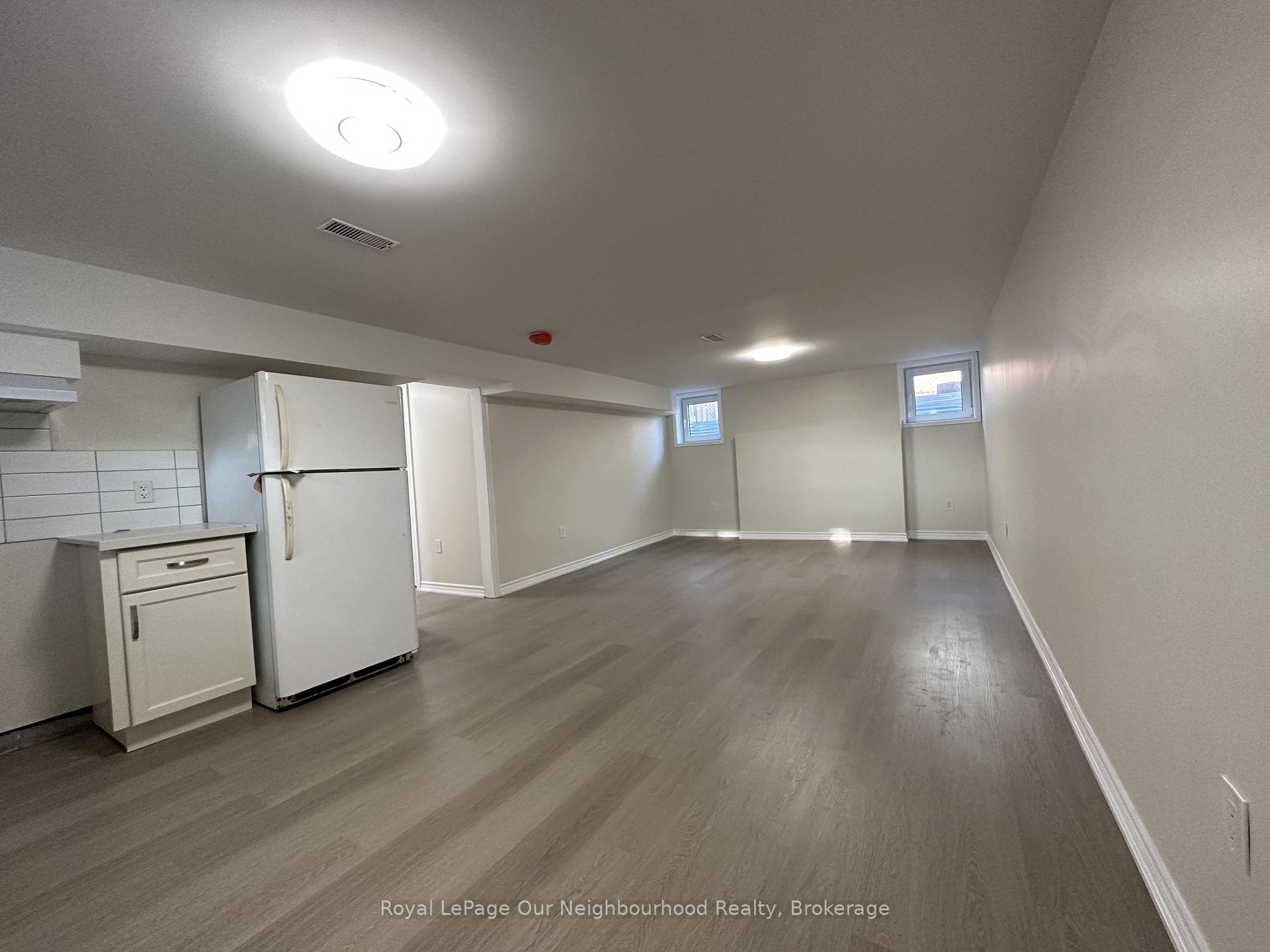 Photo 5 of Unit Bsmt, 122 Sanderling Crescent, Kawartha Lakes, Lindsay — HOMEH