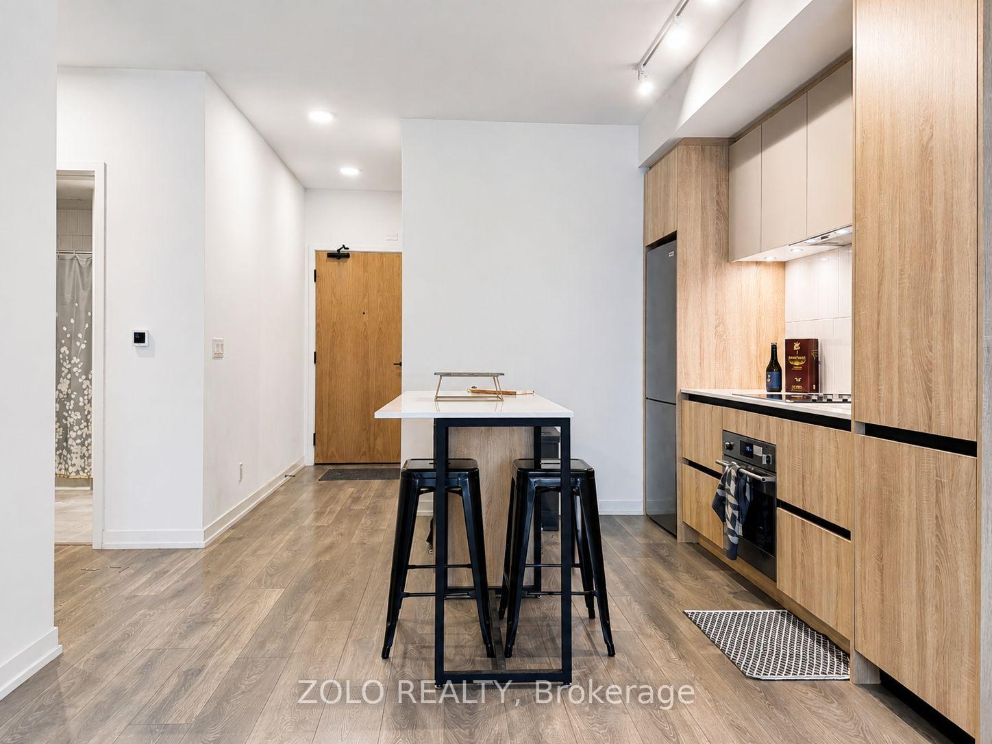 Photo 3 of Unit 121, 8 Beverley Glen Boulevard, Vaughan, Beverley Glen — HOMEH