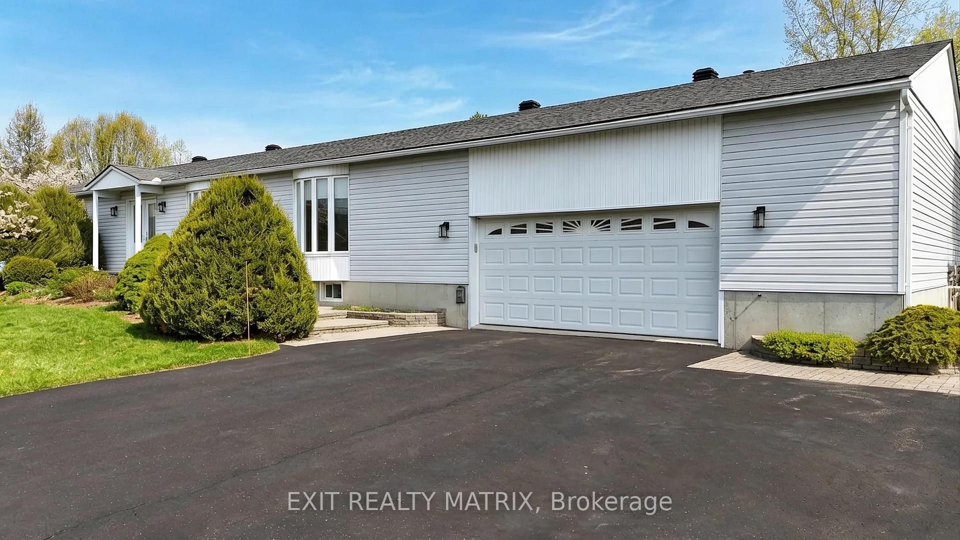 Photo 3 of 8329 Rodney Farm Drive, Ottawa, Osgoode Twp North of Reg Rd 6 — HOMEH