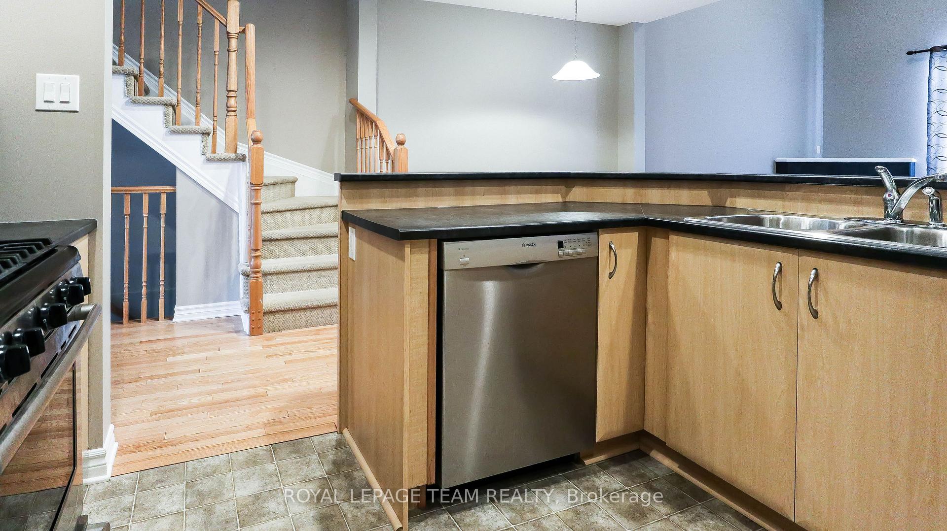 Photo 18 of 119 Bridgestone Drive, Ottawa, Kanata - Emerald Meadows/Trailwest — HOMEH