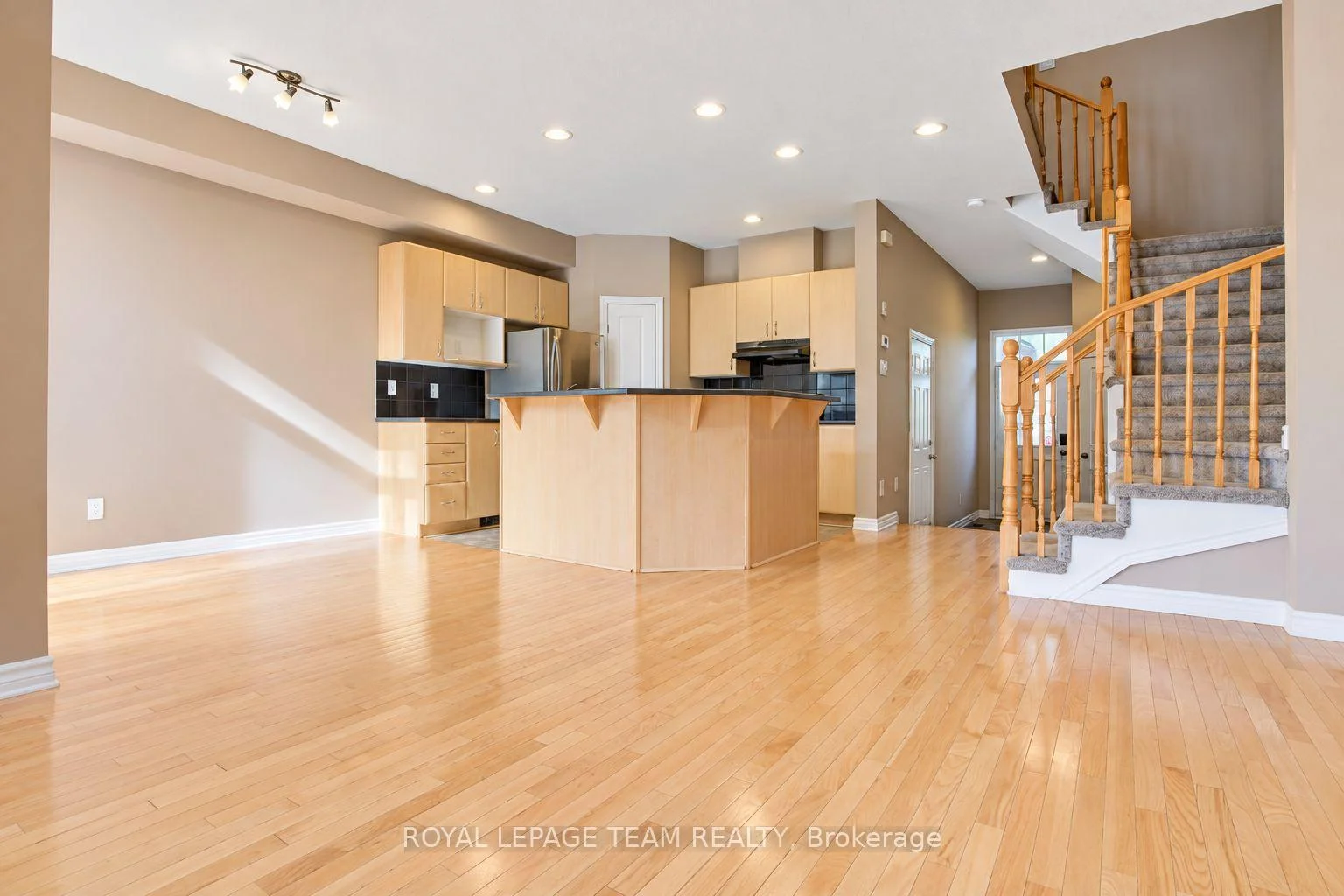 Photo 13 of 119 Bridgestone Drive, Ottawa, Kanata - Emerald Meadows/Trailwest — HOMEH