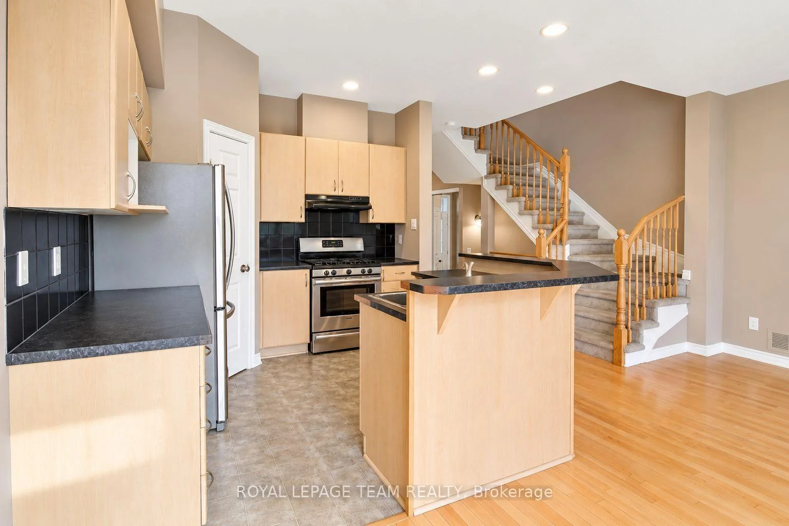 Photo 15 of 119 Bridgestone Drive, Ottawa, Kanata - Emerald Meadows/Trailwest — HOMEH