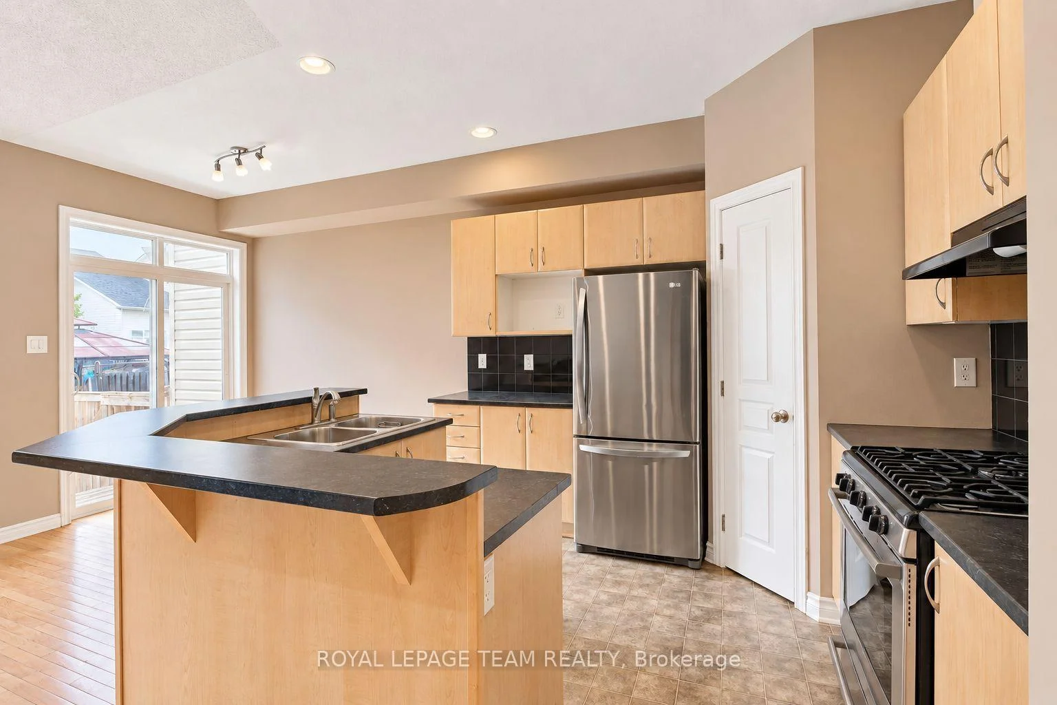 Photo 17 of 119 Bridgestone Drive, Ottawa, Kanata - Emerald Meadows/Trailwest — HOMEH