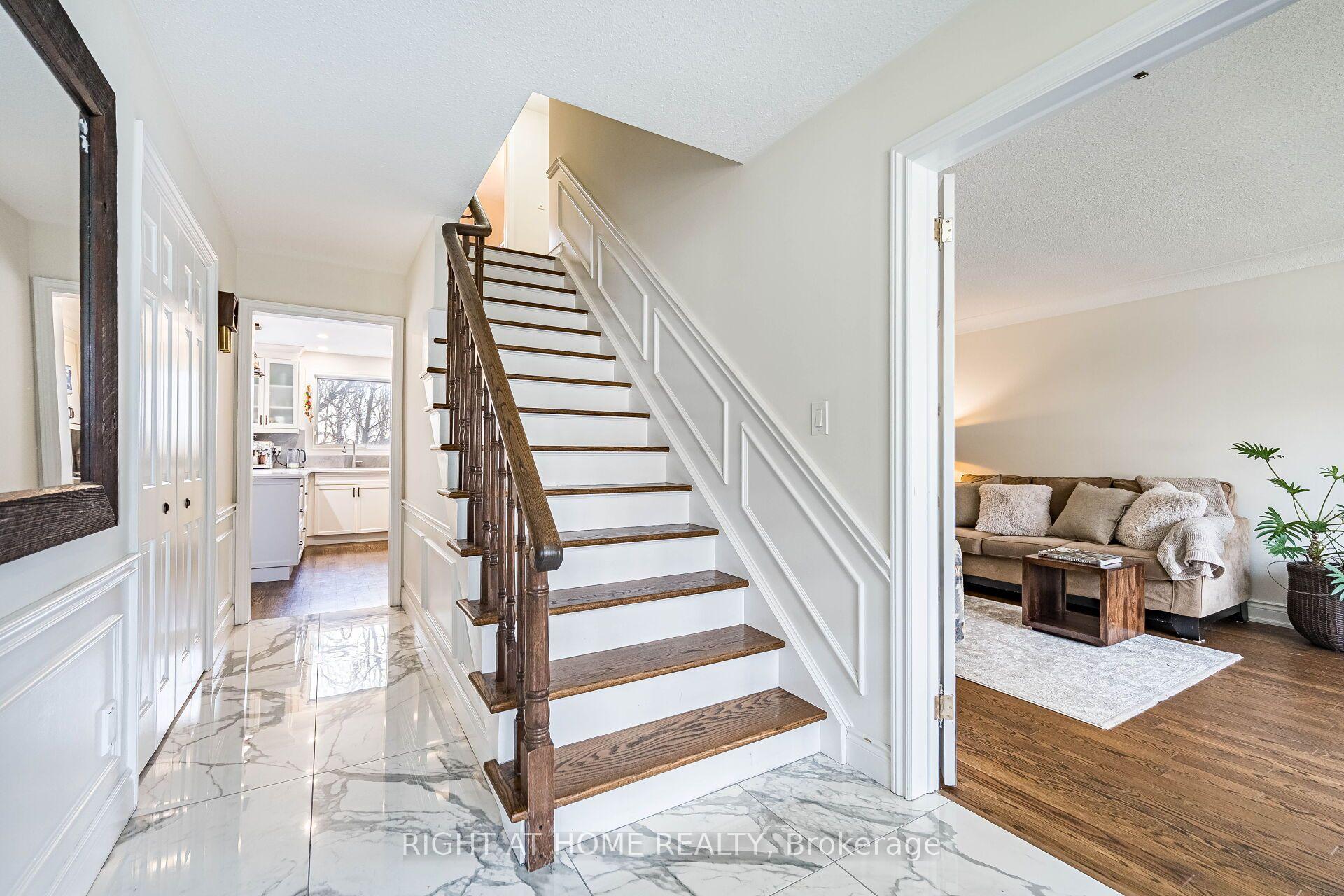 Photo 5 of 1941 Four Seasons Drive, Burlington, Tyandaga — HOMEH