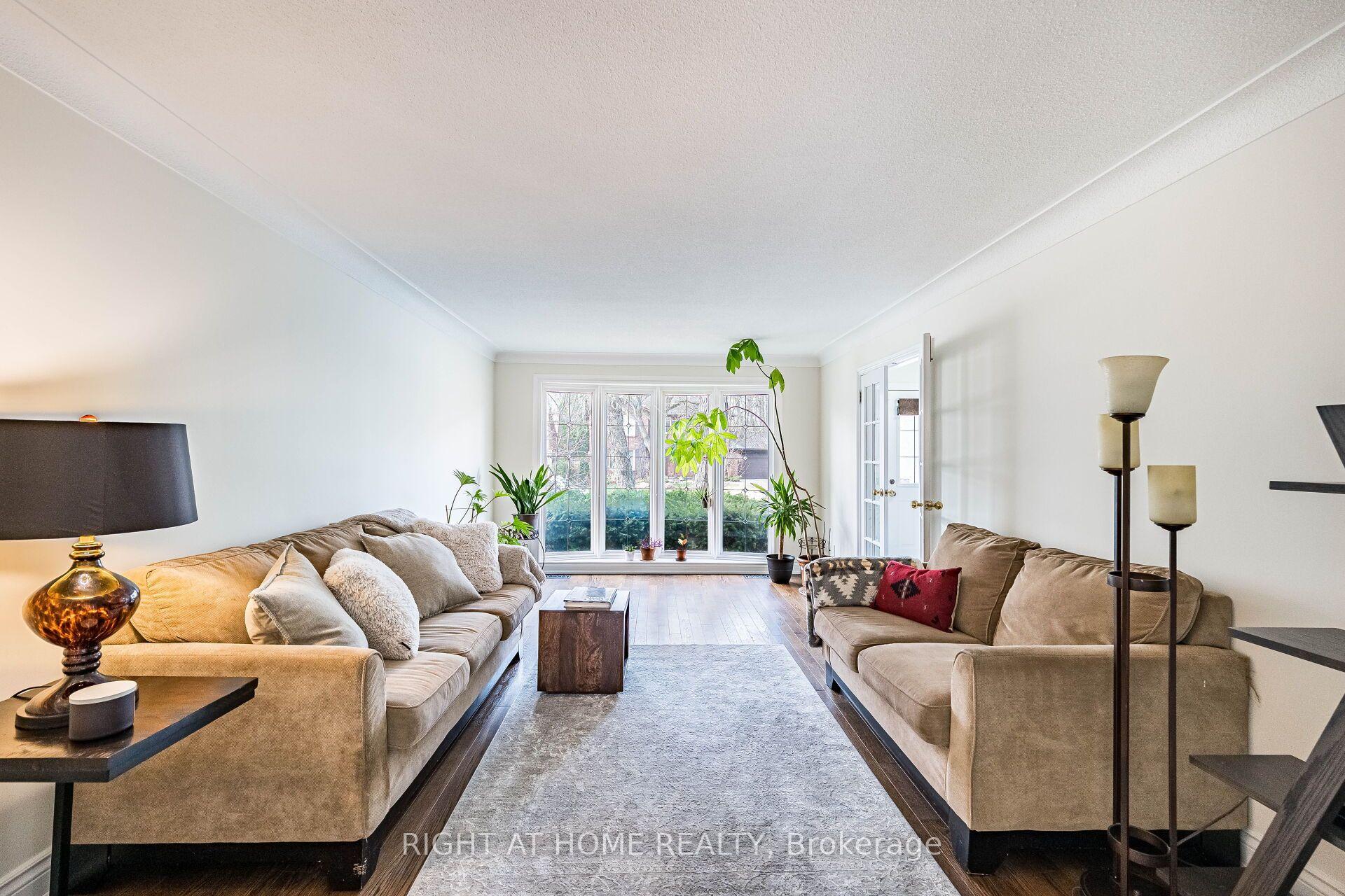 Photo 8 of 1941 Four Seasons Drive, Burlington, Tyandaga — HOMEH