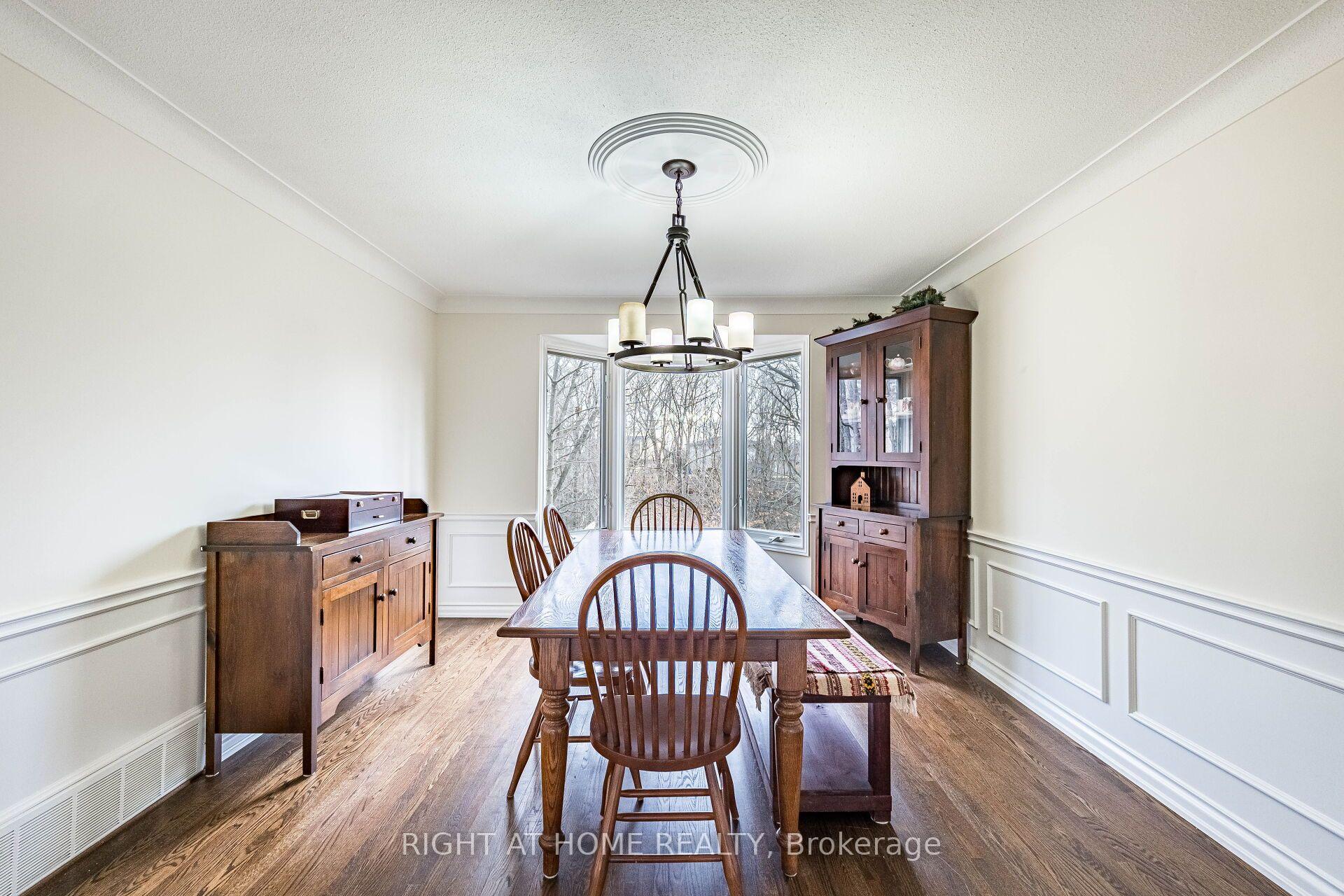 Photo 9 of 1941 Four Seasons Drive, Burlington, Tyandaga — HOMEH