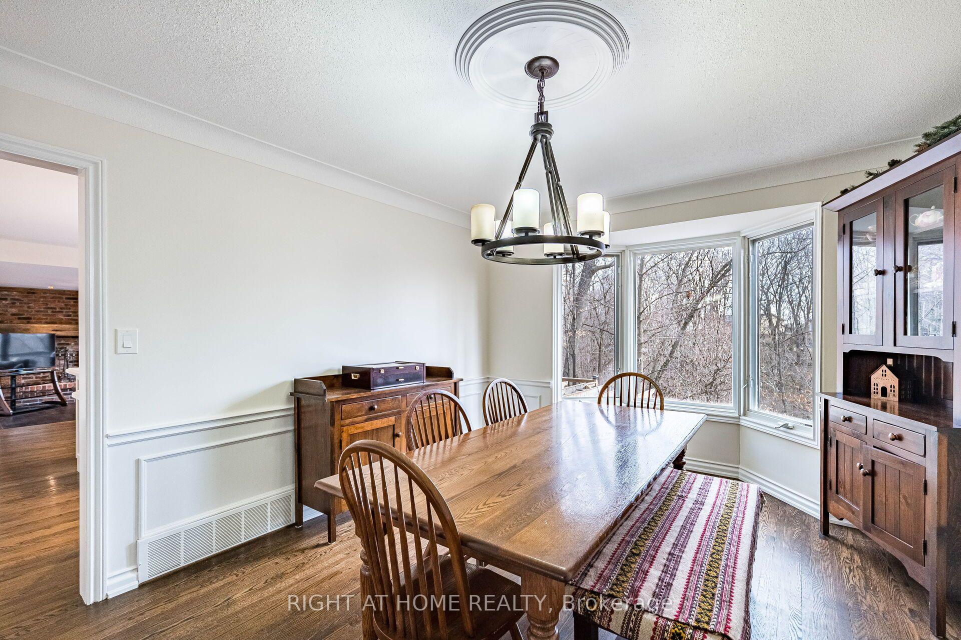 Photo 10 of 1941 Four Seasons Drive, Burlington, Tyandaga — HOMEH