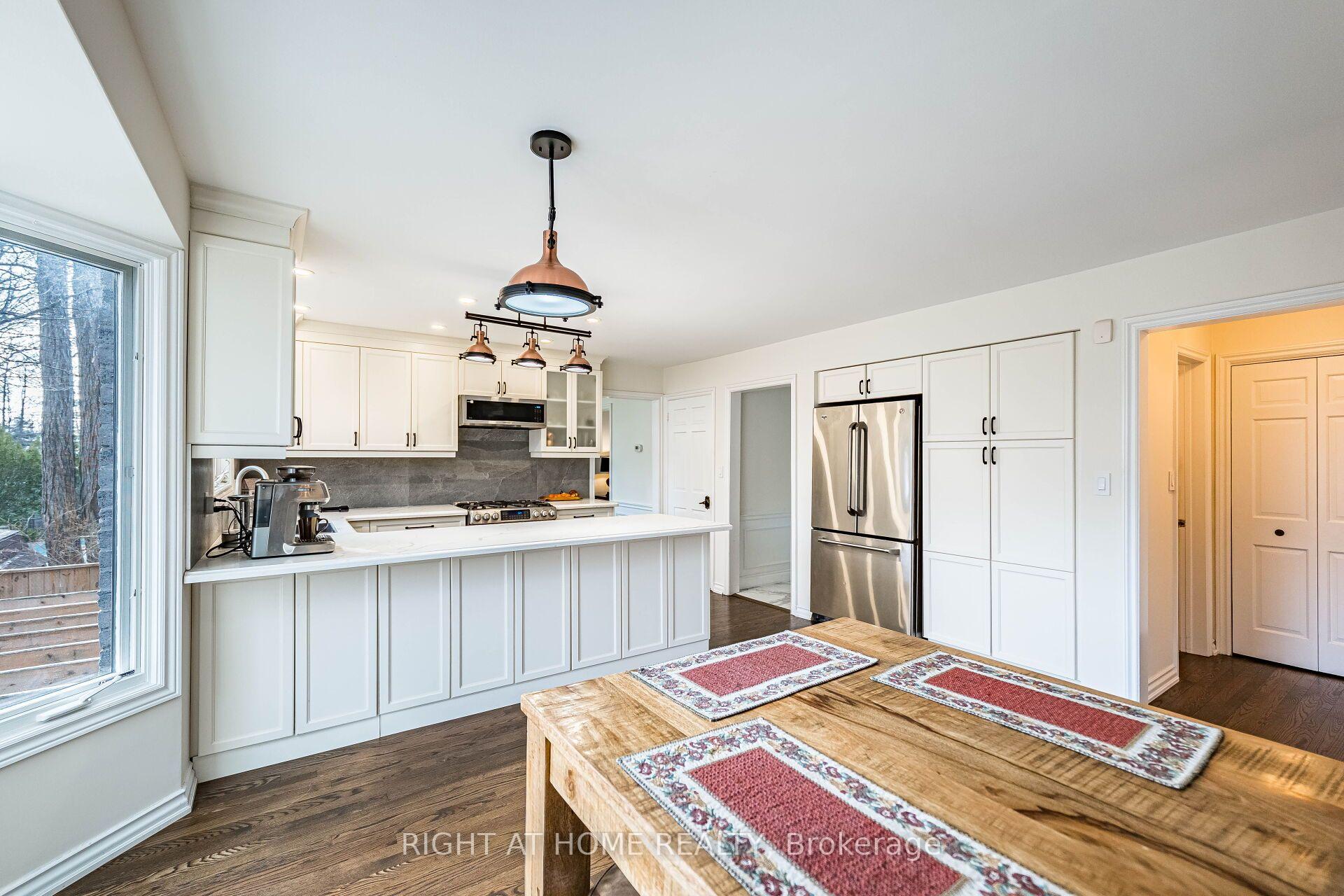 Photo 14 of 1941 Four Seasons Drive, Burlington, Tyandaga — HOMEH