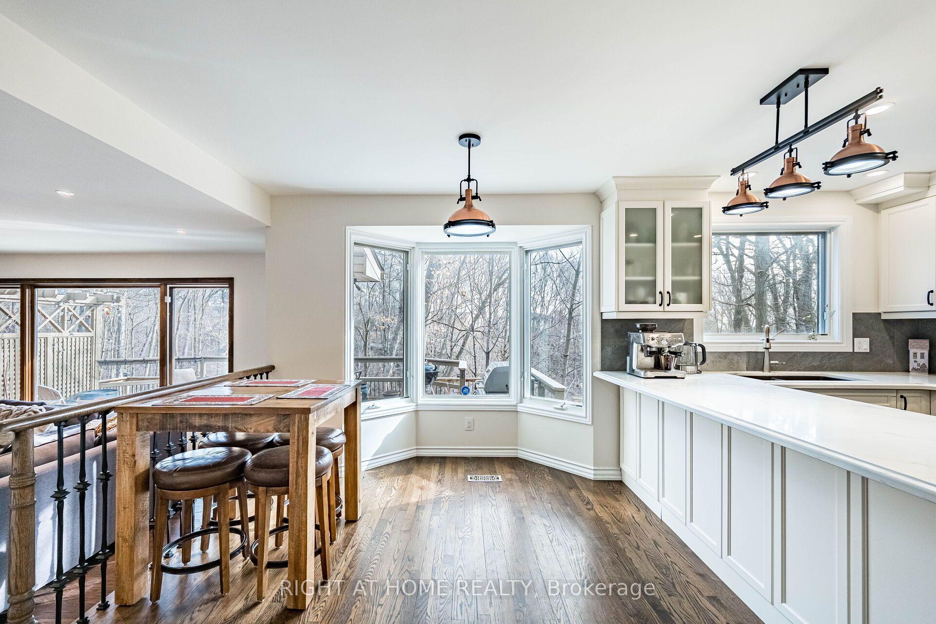 Photo 15 of 1941 Four Seasons Drive, Burlington, Tyandaga — HOMEH