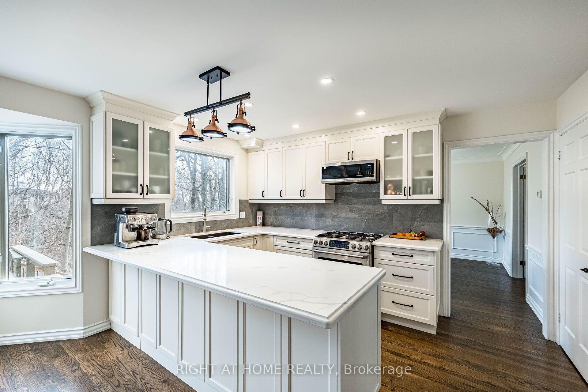 Photo 16 of 1941 Four Seasons Drive, Burlington, Tyandaga — HOMEH