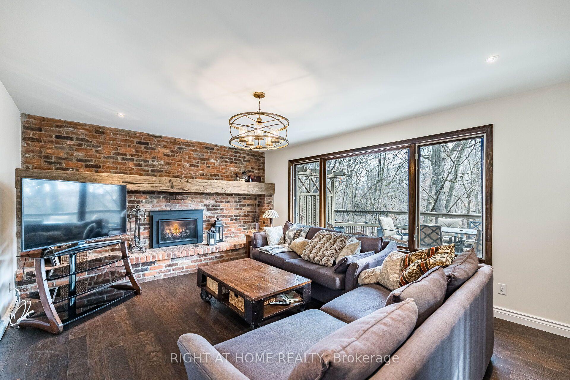 Photo 19 of 1941 Four Seasons Drive, Burlington, Tyandaga — HOMEH