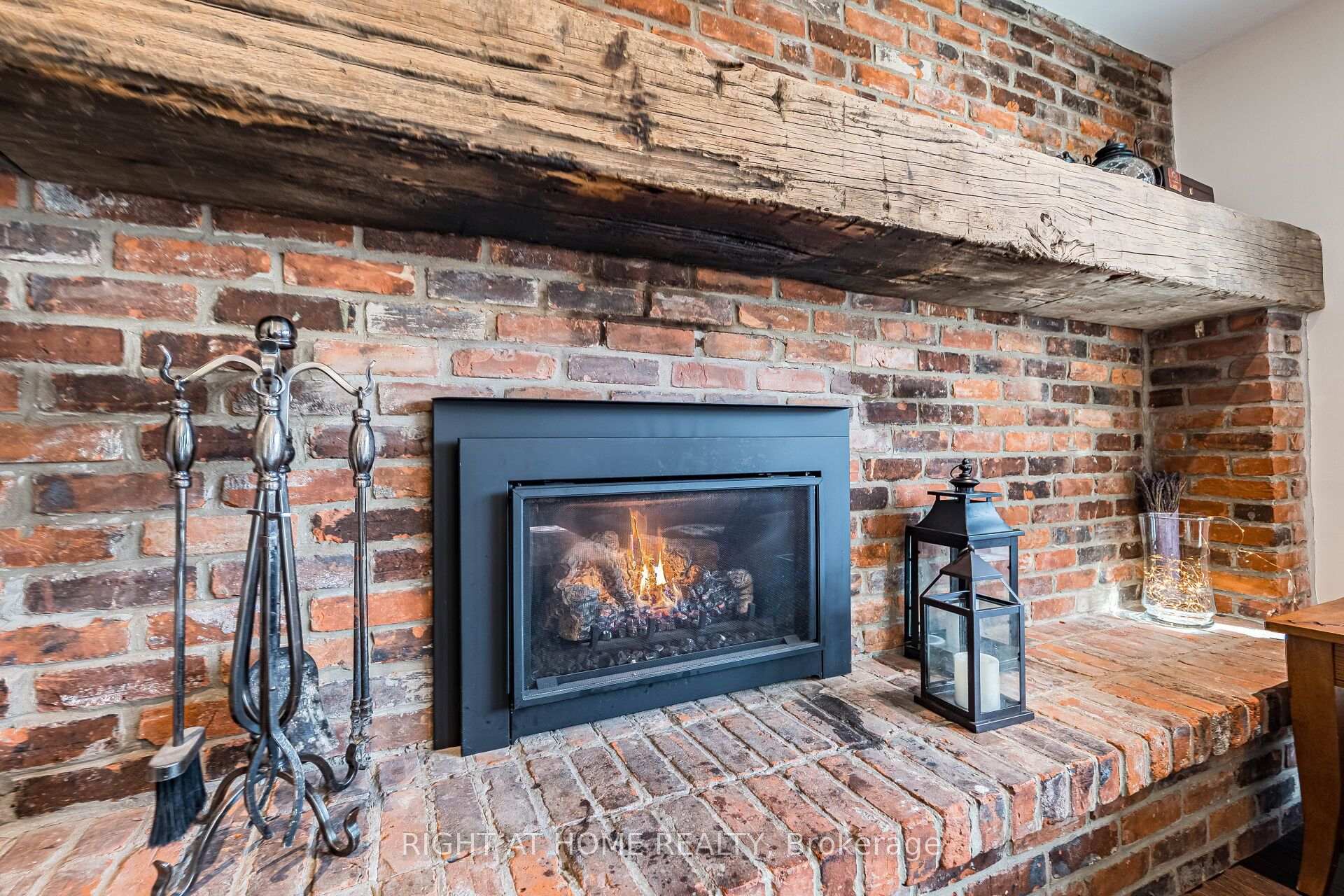 Photo 20 of 1941 Four Seasons Drive, Burlington, Tyandaga — HOMEH