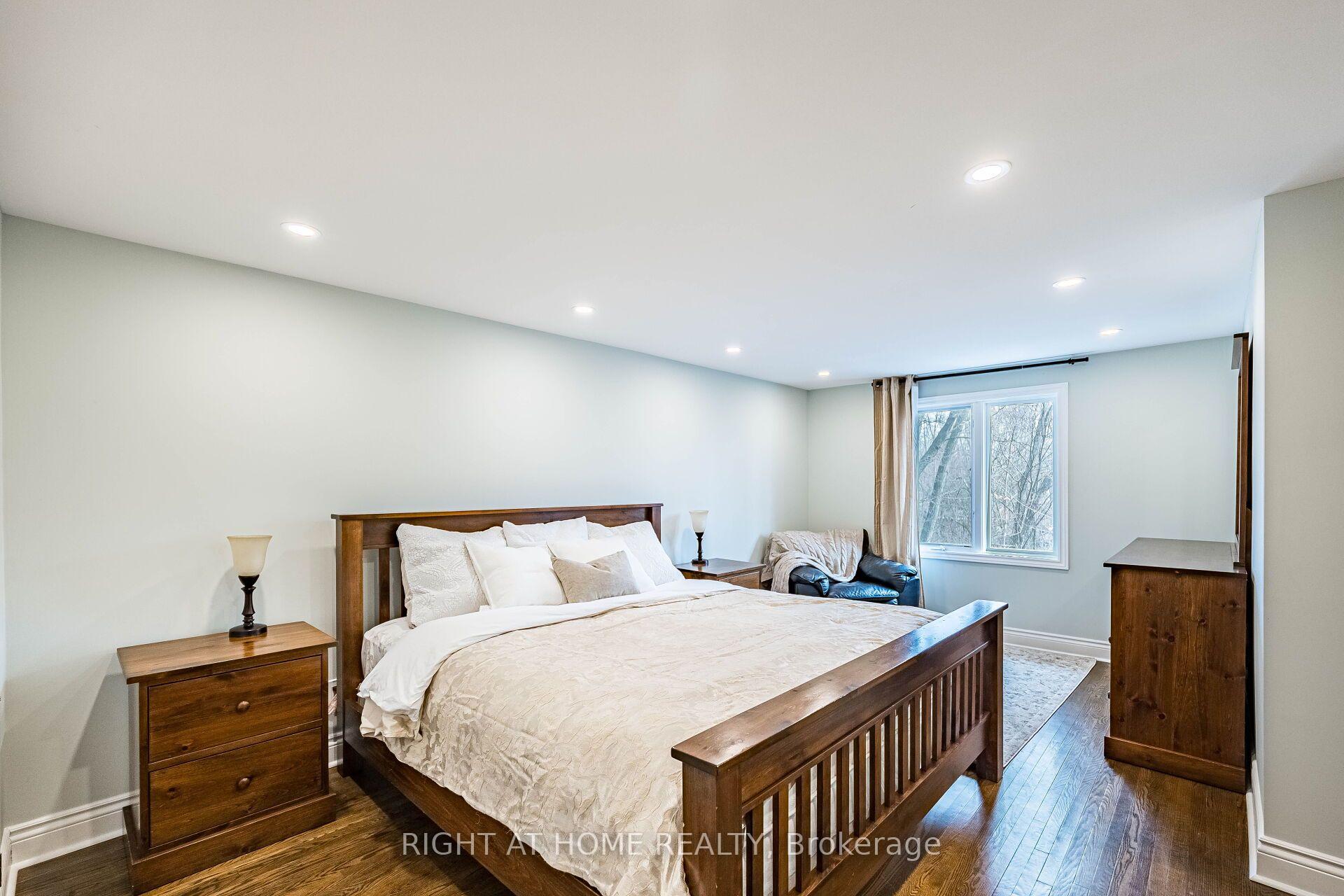 Photo 25 of 1941 Four Seasons Drive, Burlington, Tyandaga — HOMEH