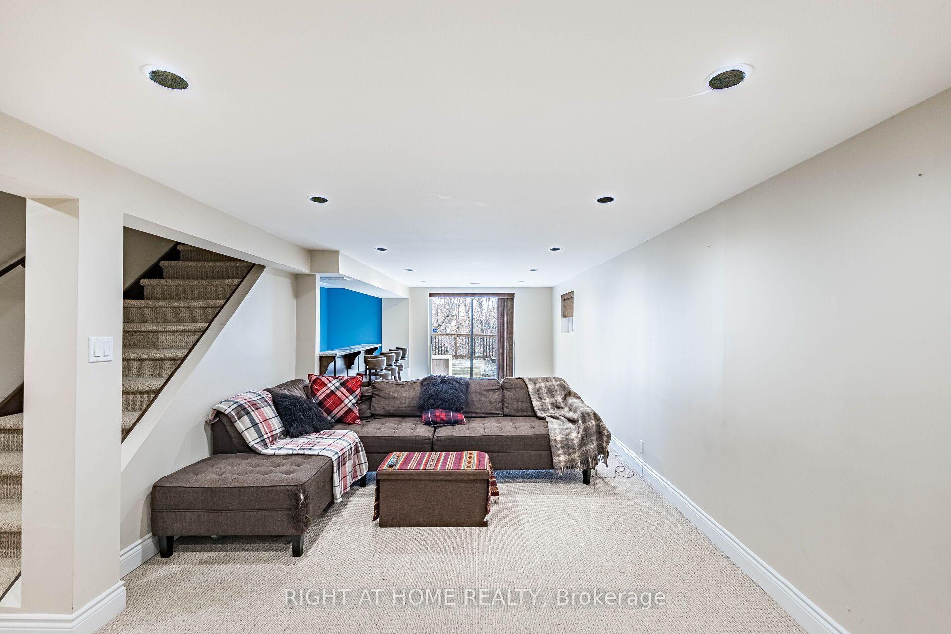 Photo 34 of 1941 Four Seasons Drive, Burlington, Tyandaga — HOMEH