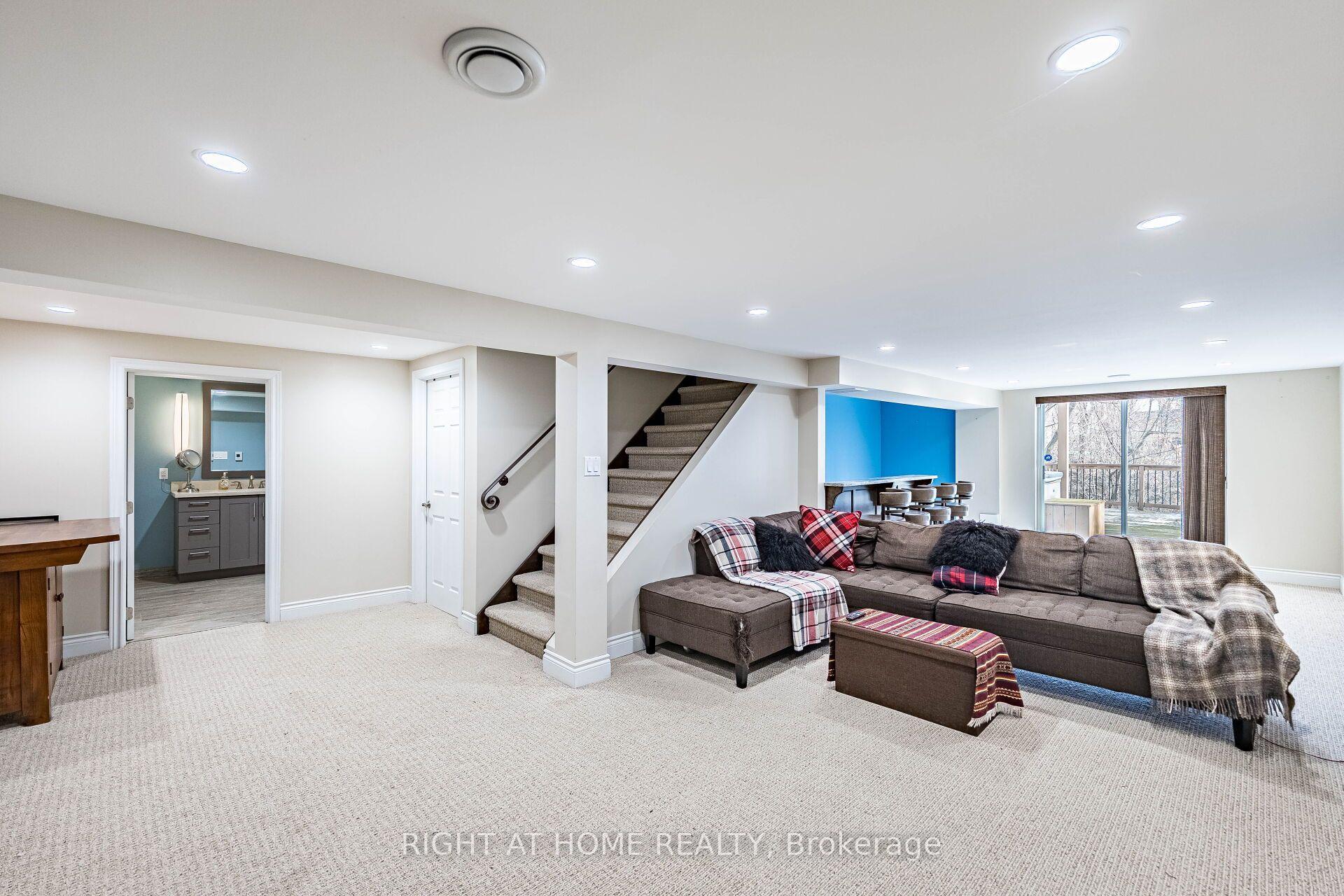 Photo 35 of 1941 Four Seasons Drive, Burlington, Tyandaga — HOMEH