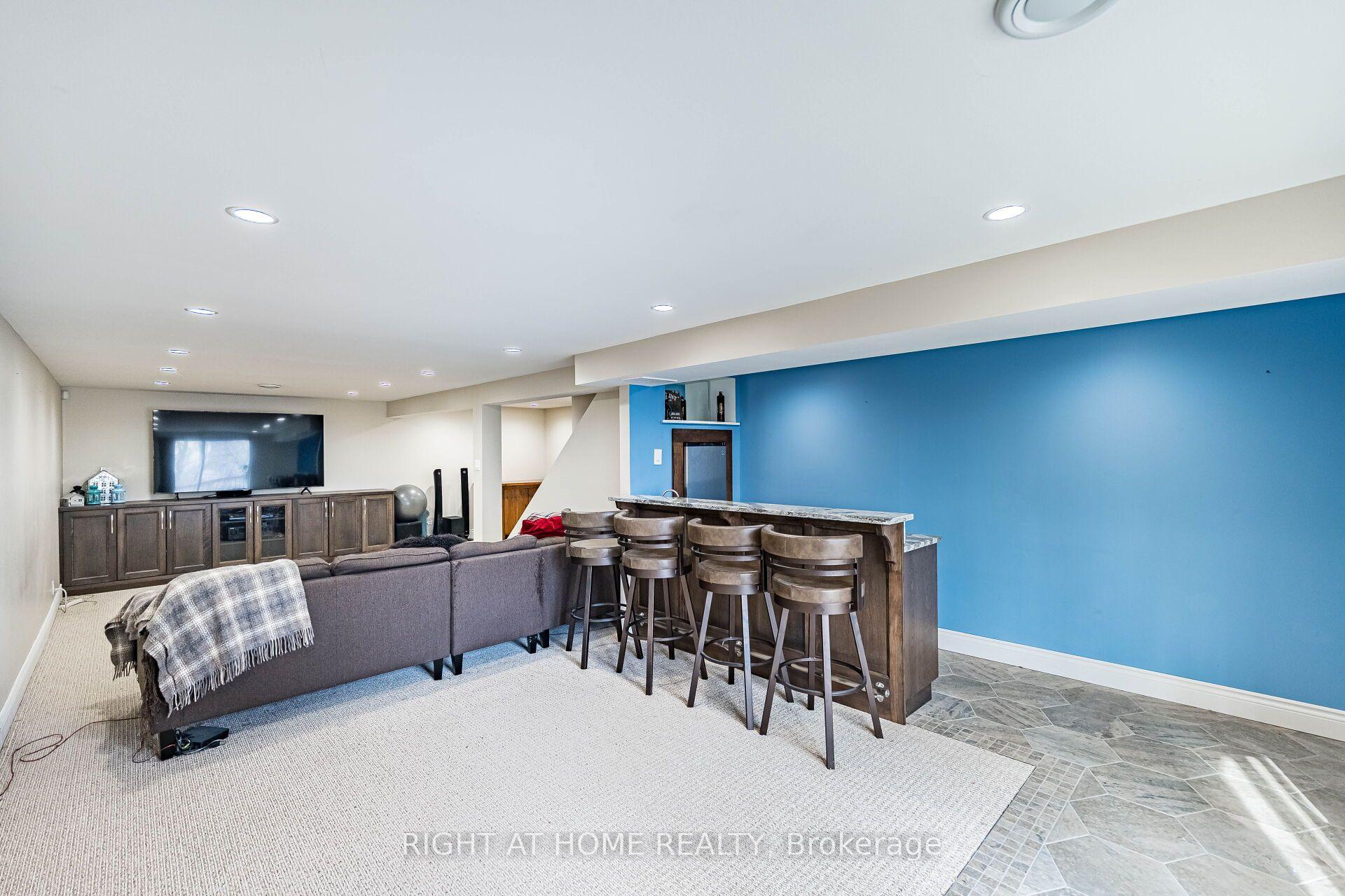 Photo 37 of 1941 Four Seasons Drive, Burlington, Tyandaga — HOMEH