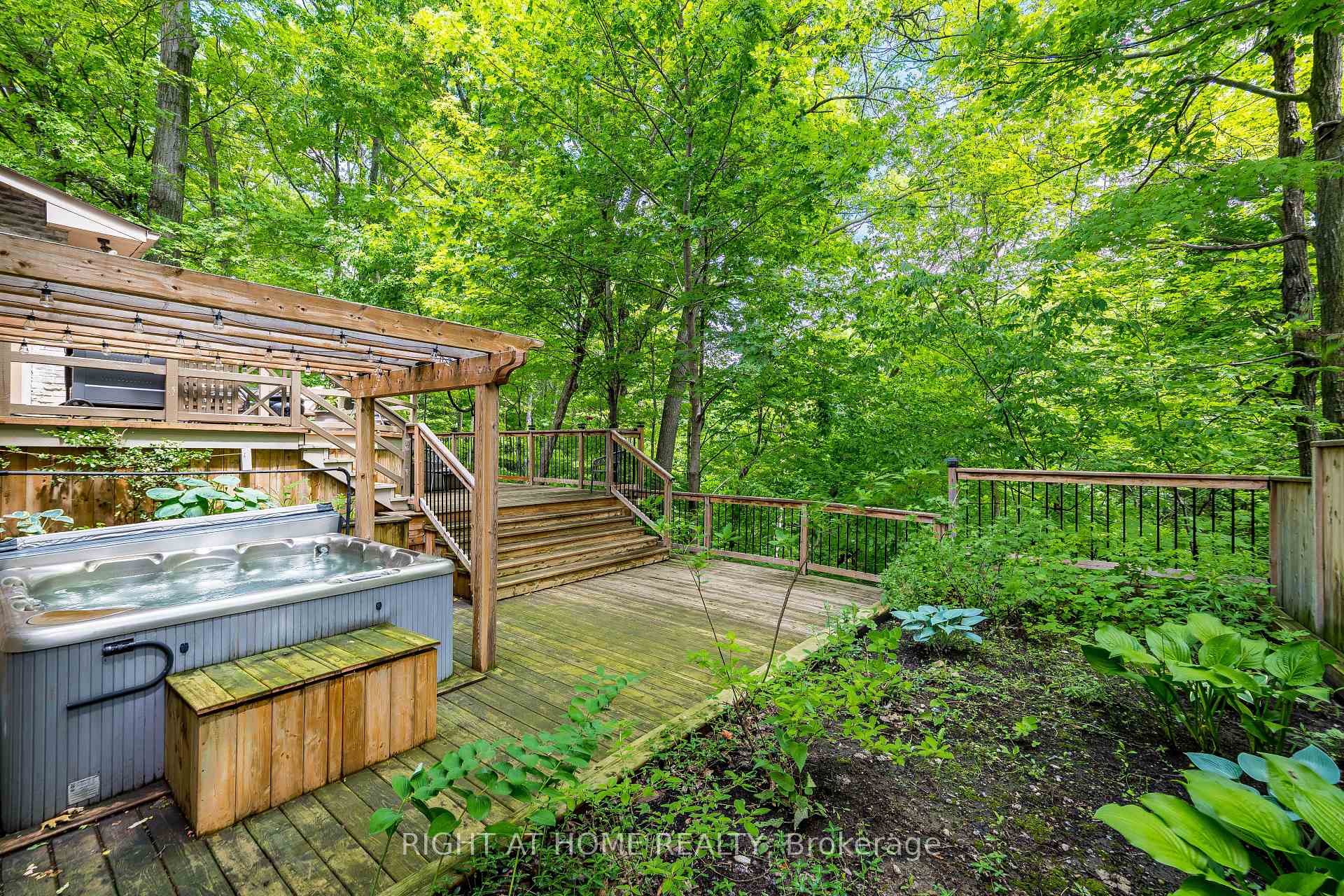 Photo 40 of 1941 Four Seasons Drive, Burlington, Tyandaga — HOMEH