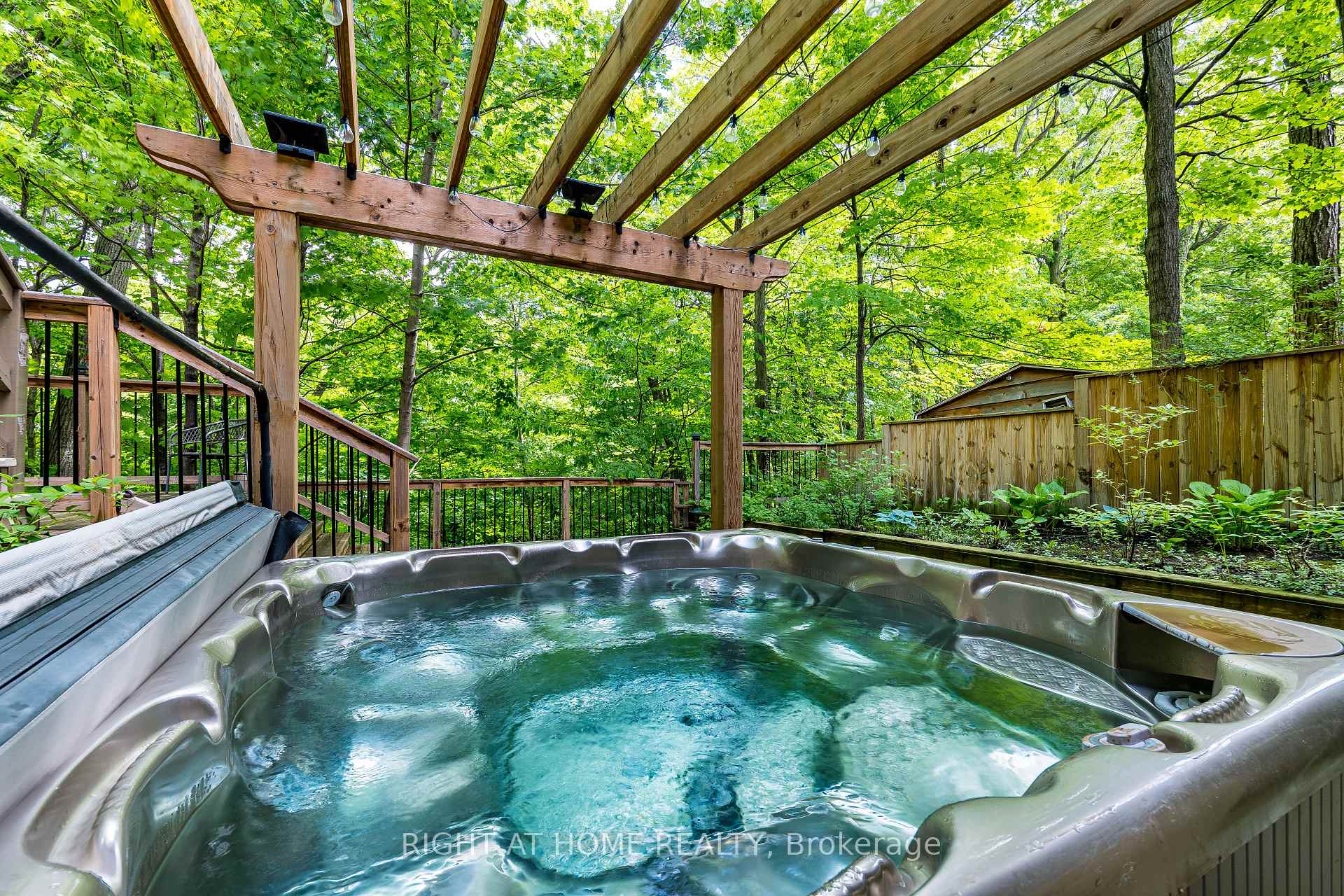 Photo 41 of 1941 Four Seasons Drive, Burlington, Tyandaga — HOMEH