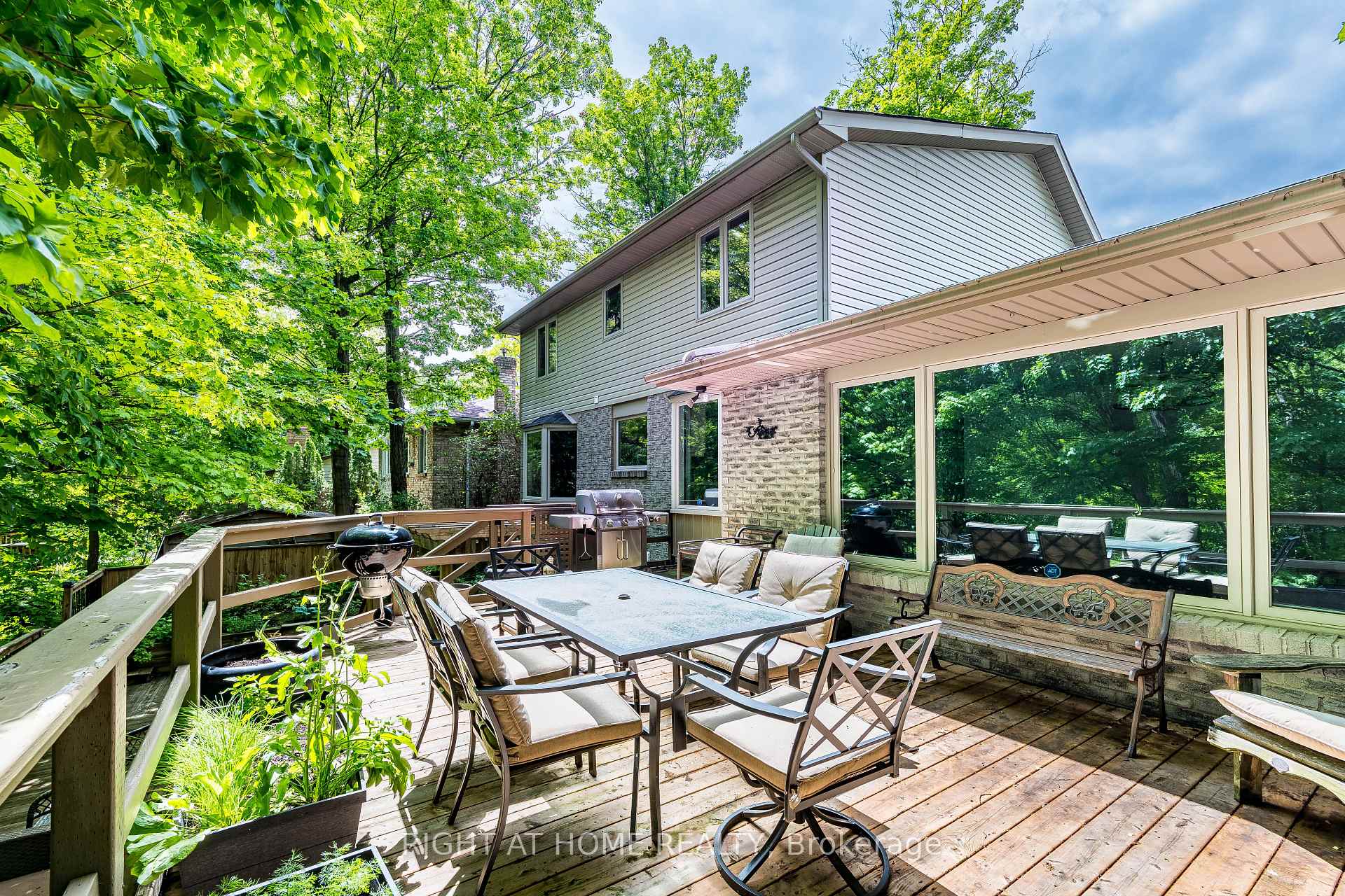 Photo 46 of 1941 Four Seasons Drive, Burlington, Tyandaga — HOMEH