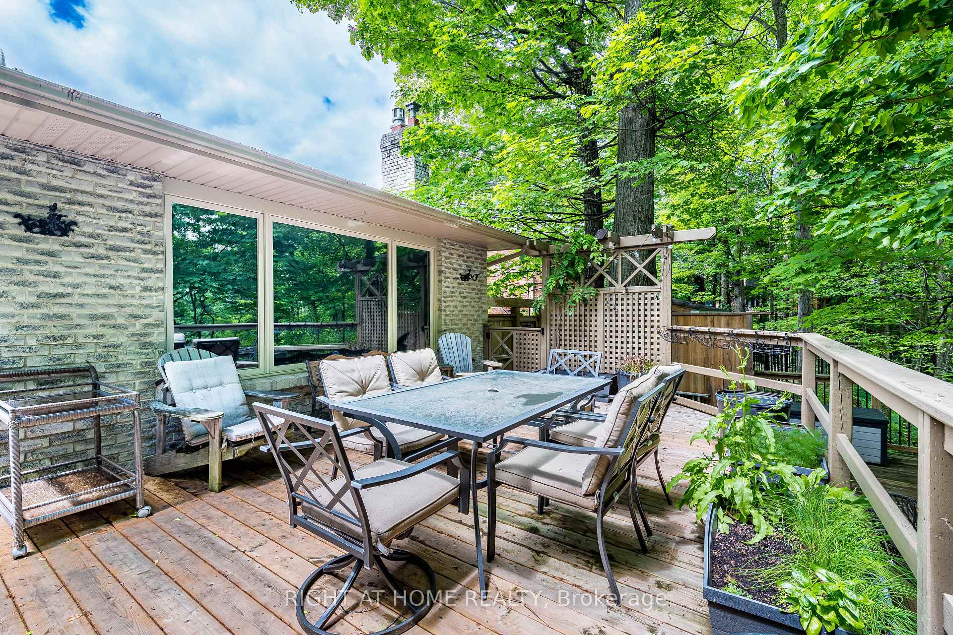 Photo 47 of 1941 Four Seasons Drive, Burlington, Tyandaga — HOMEH
